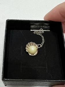 Vintage Tie Pin Tie Tack Shell and pearl design Great Gift L15 - Picture 1 of 9