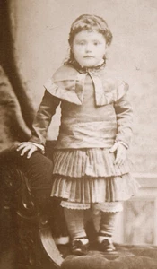 FOTO DE COLECCIÓN LINDA NIÑA EN ESTUDIO DUNDEE SCOTLAND CDV 2.5x4 FERRIER VICTORIAN - Imagen 1 de 3