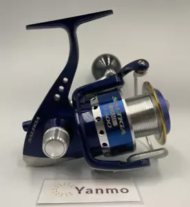 Daiwa Saltiga Game 3500 Spinning Mulinello da Pesca Ingranaggio Rapporto 4.9:1 Entrambi i Manici Giappone - Foto 1 di 19