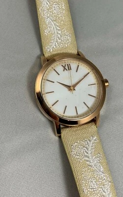 RELOJ BERTHA TONO ROSA CON BORDADO BLANCO EN CORREA DE CUERO BEIGE CLARO NUEVO EN CAJA Foto 1 de 4