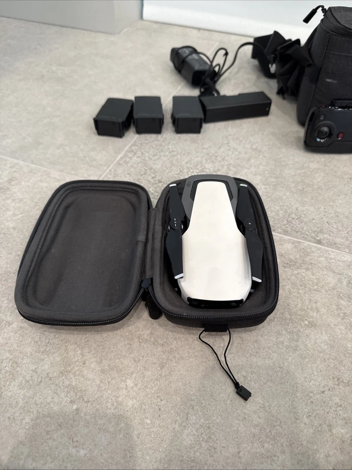 DJI MAVIC AIR (usado) (piernas derechas traseras rotas, cables aún en contacto) Foto 1 de 4