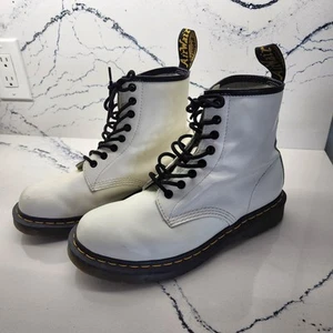 Dr Martens Air Wair White Leather Boots W Sz 9  M Sz 8 US 41 EU 11822 Unisex - Picture 1 of 7