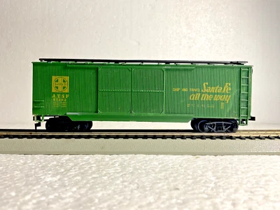 AHM/ROCO HO Scale SANTA FE A.T.S.F. #67382 40' Freight Box Car. - Image 1 of 4