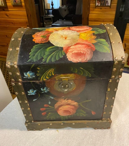 VINTAGE WORLD BAZAARS DECORATIVE FLORAL DOME TOP STORAGE TREASURE CHEST - 14" Cover
