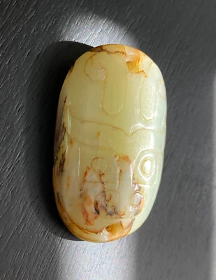 Antigua piedra tallada en jade nefrita china con motivo de dragón - Russet sobre jade Foto 1 de 4