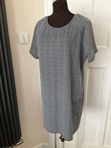 NEW LOOK SHORT SLEEVE BLACK/WHITE CHECK LONG TOP/SHORT DRESS SIZE 18 NEW - Picture 1 of 5