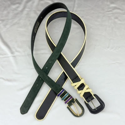 Lote de dos cinturones Carlisle de cuero: gamuza verde y negro con ribete amarillo Foto 1 de 4