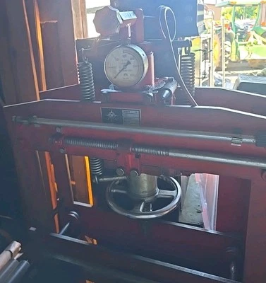 Prensa hidráulica de cuadro H Jet de 15 toneladas Foto 1 de 4