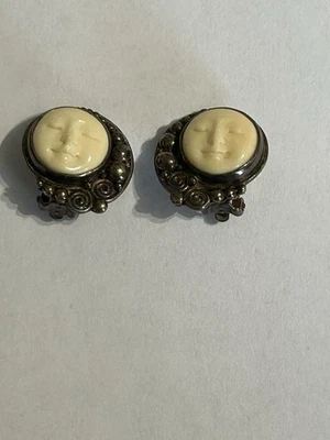 Pendientes con clip de diosa cara de luna tallada en plata de ley 925 firmados por Sajen Foto 1 de 4