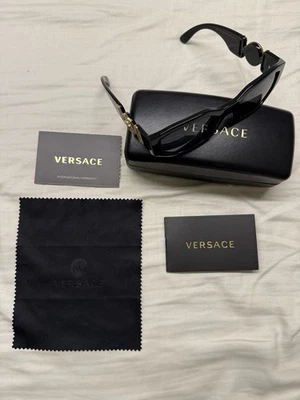 Gafas de sol Versace Medusa Biggie negras/doradas, modelo 4361 Foto 1 de 4