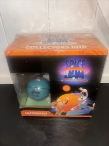 Space Jam Collectors Box A New Legacy Lebron James Bugs Bunny Hat Mini Ball Pin - Picture 1 of 9