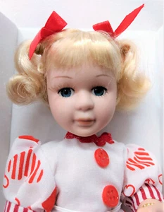  MUÑECA DE PORCELANA con Soporte RUBIO COLETAS VALENTÍN VESTIDO MONEDERO CORAZONES ADORABLES - Imagen 1 de 6