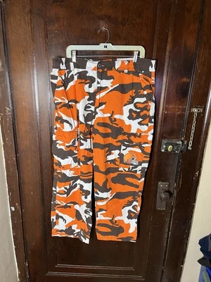 Cleveland Browns NFL Football Camo Cargo Pants Mens (36x26) Embroidered Helmet - Image 1 of 4