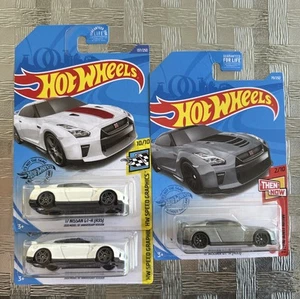Hot Wheels ‘17 NISSAN GT-R R35 #137 HW Speed Graphics (2) Silver Version &2000GT - Picture 1 of 4