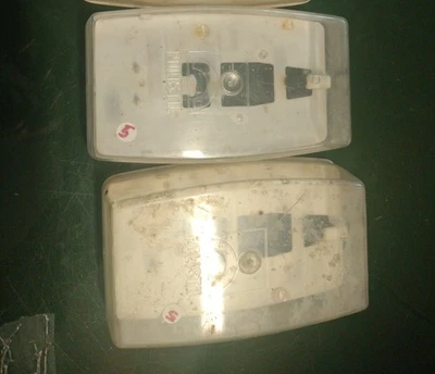 Politoys 2 scatola vuota plastica  per f1 in scala 1/32 ferrari tyrrell altre - Immagine 1 di 4