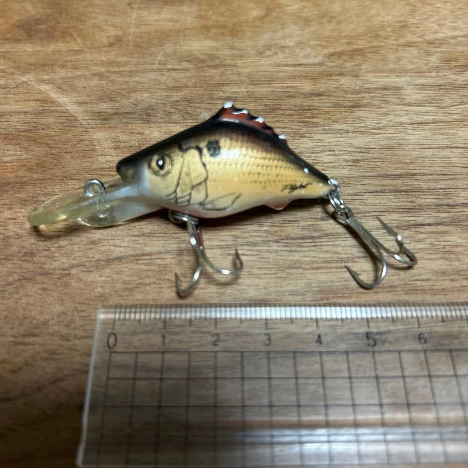 Señuelo flotante American Old Man's Piglet dorado usado para lubina bagre lubina Foto 1 de 4