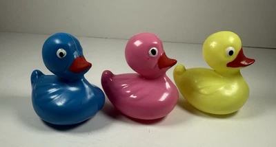 3 ~ Разноцветные утяжеленные плавающие утки пластиковый карнавал пруд день рождения вечеринки - Изображение 1 из 4