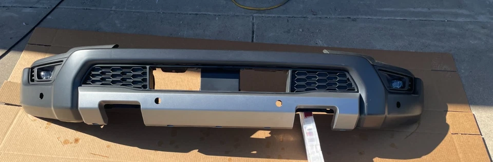 22-24 OEM FORD BRONCO RAPTOR ПЕРЕДНИЙ БАМПЕР С ПРОТИВОТУМАННЫМИ ФАРАМИ. - Изображение 1 из 4