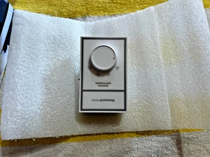 Monitor de montaje en pared Honeywell CW200A1032 Winter Watchman 120 V envío gratuito - Imagen 1 de 5