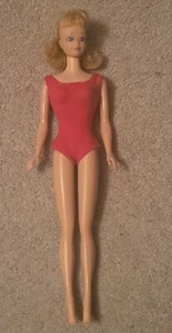 DE COLECCIÓN DÉCADA DE 1960 BARBIE RUBIA MIDGE BONITA - Imagen 1 de 10