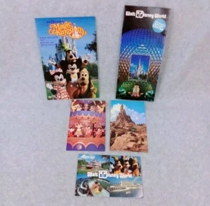 Vintage Walt Disney World Lot of Souvenirs Postcards Pamphlet - Picture 1 of 5