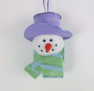 Adorno de felpa para muñeco de nieve sombrero púrpura bufanda verde árbol de Navidad adorno - Imagen 1 de 4
