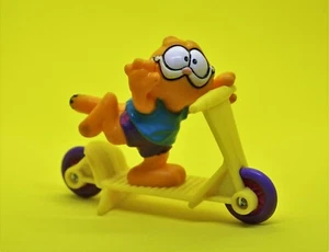 Vintage McDonald's 1988 GARFIELD on Scooter Happy Meal Toy - Picture 1 of 2