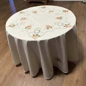 Vintage bestickt Blumen 66" Runde TISCHDECKE Ausschnitt Häkelspitze - Bild 1 von 7