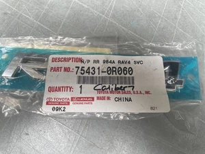 TOYOTA RAV4 16 17 18 EMBLEM CHROME OEM NEW LIFT GATE - Bild 1 von 1