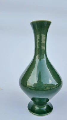 Jarrón de cerámica esmaltada esmeralda - Hecho a mano de cerámica verde de alto fuego para Ikebana  Foto 1 de 4