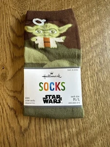 Hallmark Disney Star Wars Yoda Kids Novelty Socks Sz M/L Ages 3-6 NWT - Picture 1 of 2