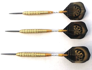 3 Dartpfeile Profi Steeldarts Golden Arrow 26 Gramm Gold Design Tungsten Stahl - Bild 1 von 6