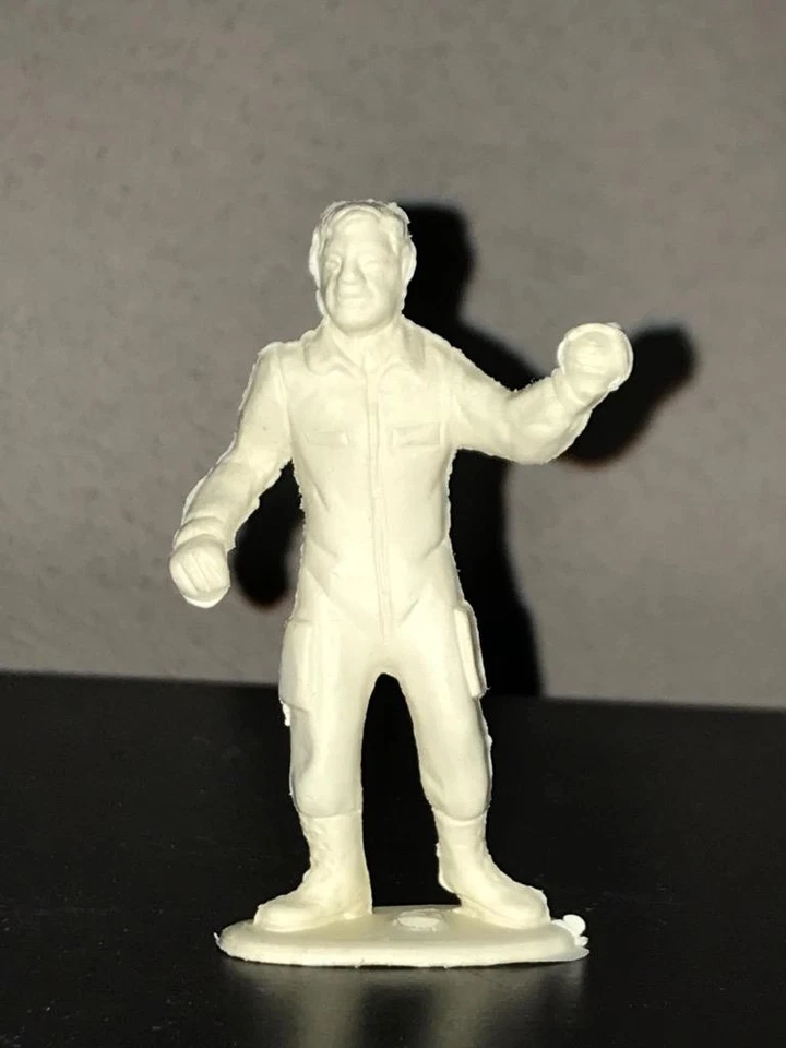 MPC Ringhand Soldier en mono. Brazo izquierdo elevado 60mm.  Plástico blanco Foto 1 de 1