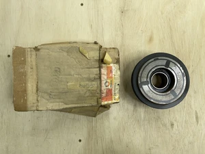 GM OEM Air Conditioner Compressor Single Pulley w/ Bearing 1973-76 Cadillac NOS - Picture 1 of 8