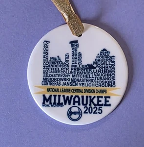 Milwaukee Brewers 2025 Skyline Roster Ornamento | 3" Cerámica Béisbol Fan Regalo - Imagen 1 de 5