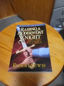 Raising a Modern Day Knight: A Father's Rol- paperback, 1561797162, Robert Lewis - Bild 1 von 2
