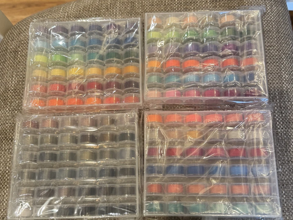 Nuevo Gran Lote de Colores Surtidos de Hilo Kit de Costura (4) Cajas Foto 1 de 1