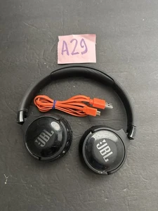 Auriculares JBL Tune negros inalámbricos plegables con cancelación de eco 5.0 sonido de graves puros - Imagen 1 de 6