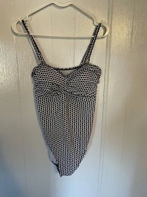 Maiô Shore Shapes peça única preto e branco sem etiqueta de tamanho veja fotos 3153 - Imagem 1 de 4