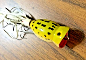 Señuelo de pesca Fred Arbogast Hula Popper rana PUNTO de colección 2 pulgadas 1/4 OZ OJO DE INSECTO - Imagen 1 de 17
