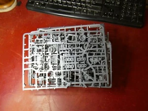 Warhammer 40k: Space Marine: Vehicle Bits on Sprue - Picture 1 of 4