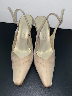Sapatos femininos Versani PUMPS Itália 🇮🇹 tamanho 7,5 AA couro bege - Imagem 1 de 4