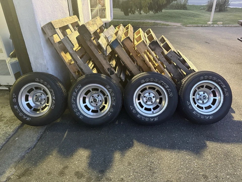 Juego de llantas de aleación C3 Corvette 1978-82 OEM con especificaciones de TPC Goodyear Eagle GT 255/60/15 Foto 1 de 4