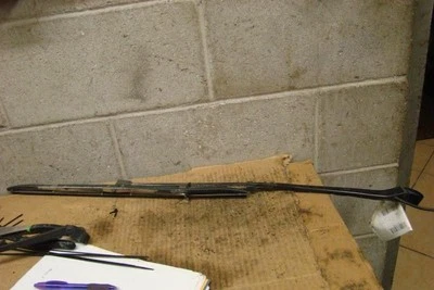95 GRAND PRIX WINDSHIELD WIPER ARM 35087 - Image 1 of 2