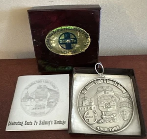 Atchison Topeka Santa Fe Eisenbahn 1868-1995 Weihnachtsschmuck mit Box & Einsatz - Bild 1 von 9