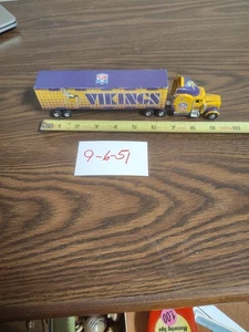 Junkyard Find MINNESOTA VIKINGS TRACTOR TRAILER DIE CAST 1/80 SCALE - Picture 1 of 6