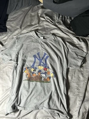 New York Yankees Graphic Peanut Cartoon Mlb Size Xl Usa - Image 1 of 3