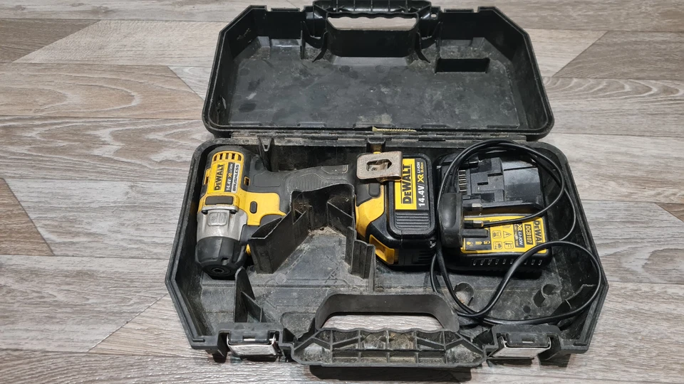 DEWALT DCF825 IMPACT DRIVER 14.4v +3.0Ah Battery+Charge - Image 1 of 4