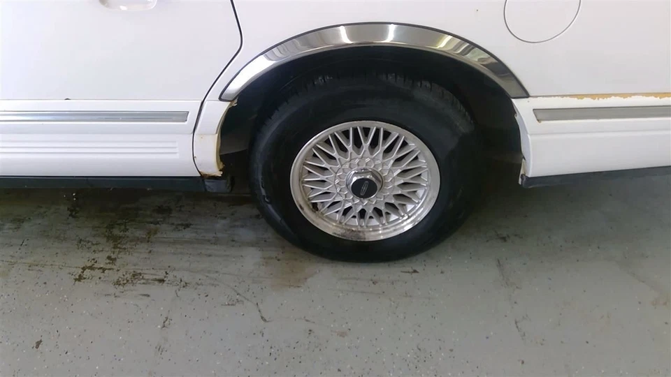 Wheel 15x6-1/2 Aluminum Lacy Spokes Fits 90-96 LINCOLN & TOWN CAR 1653967 - Image 1 of 4