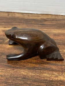 Handgeschnitzte Froschfigur aus poliertem Holz 3,5 cm lang - Bild 1 von 10